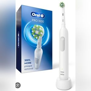 ORAL B PRO 1000 TOOTH BRUSH